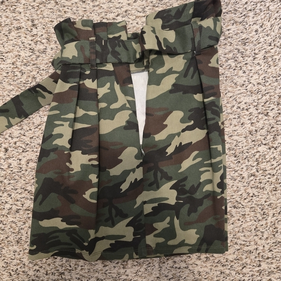 Lovers + Friends Camouflage Flex Waist  Skirt Size Small With Side Zipper - Picture 7 of 16